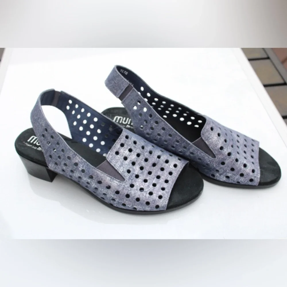Munro Mickee sling back sandals